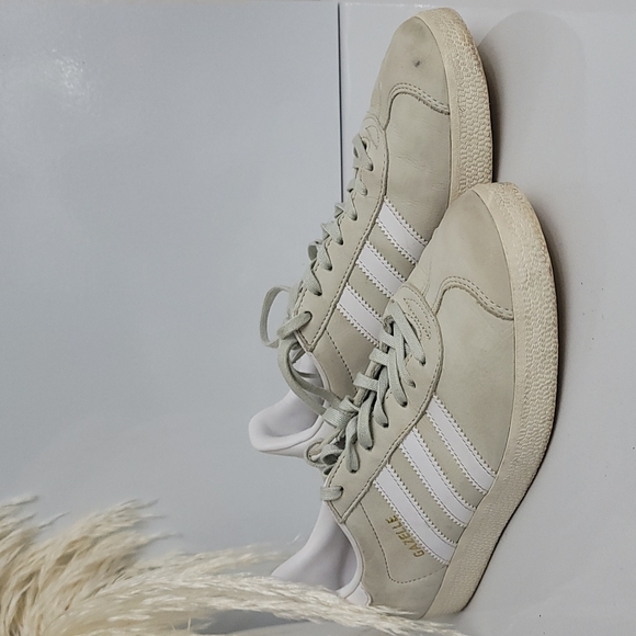 adidas gazelle silver green womens adidas Men's Primeblue NMD R1 main image 0